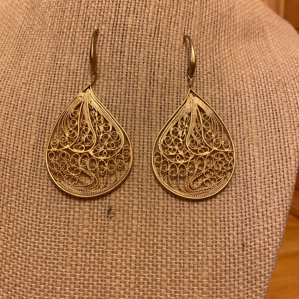 David Aubrey Anthro Gold Tone Filigree Tear Drop Earrings Hook